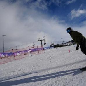 Paland&ouml;ken&rsquo;de yapay karla kayak keyfi!