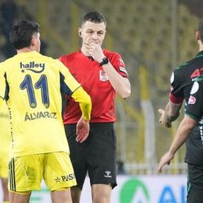 Penaltı mı değil mi? Trio'dan Fenerbah&ccedil;e ma&ccedil;ının hakemine tepki