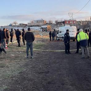 Silahlı kavgada baba &ouml;ld&uuml;, oğlu ve yeğeni yaralandı