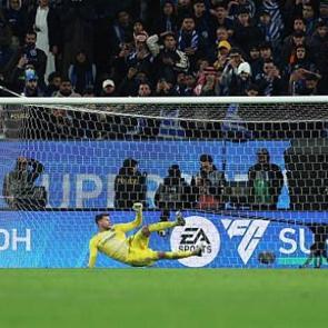 S&uuml;per Kupa'da b&uuml;y&uuml;k s&uuml;rpriz! Immobile hata yapmadı: Takımını finale taşıdı