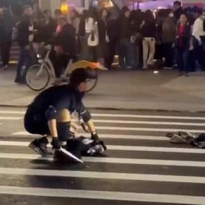 Tayvan'da sis bombası ve bı&ccedil;akla saldırı d&uuml;zenlendi: 2 &ouml;l&uuml;, 7 yaralı