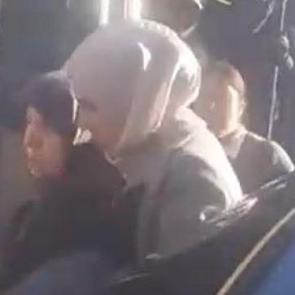 Tıka basa dolu minib&uuml;ste facia: Yaşlı kadın yola d&uuml;şt&uuml;!