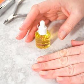 Tırnak kırılmasını &ouml;nleyen doğal &ccedil;&ouml;z&uuml;mler