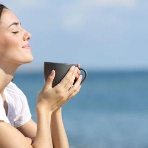 Uzman isimden şaşırtan a&ccedil;ıklama: Kahveyi g&uuml;neş altında i&ccedil;in kanseri &ouml;nleyin!