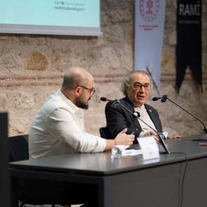 Prof. Dr. Nevzat Tarhan: Dijital D&uuml;nya Sessiz Bir G&uuml;r&uuml;lt&uuml; &Uuml;retiyor