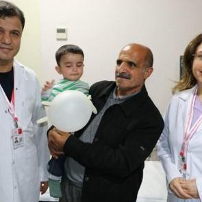 Yarım kalple doğan Muhammed bebek uygulanan tedaviyle iyileşti
