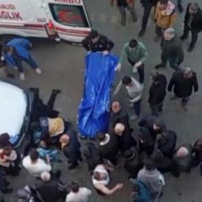 Adıyaman'da vahşet! Yol ortasında eşini bı&ccedil;aklayarak &ouml;ld&uuml;rd&uuml;