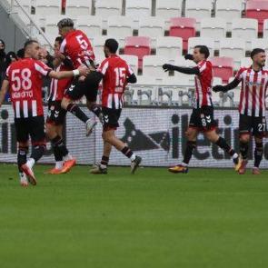 7 dakikada 2 gol! Yiğidolar 3 ma&ccedil; sonra nefes aldı