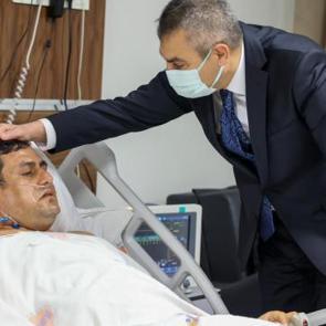 Ortaokul &ouml;ğrencisi tarafından vurulan okul m&uuml;d&uuml;r&uuml; servise alındı