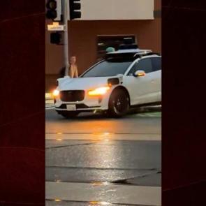 ABD'de elektrik kesintisi trafiği fel&ccedil; etti, otonom ara&ccedil;lar s&uuml;r&uuml;c&uuml;leri &ccedil;aresiz bıraktı