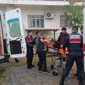 Antalya'da aile faciası: Babasını &ouml;ld&uuml;rd&uuml;, yengesini yaraladı!
