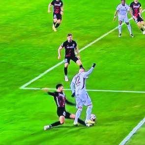 Başkent'te tartışmalı pozisyon! Trabzonspor penaltı kazandı