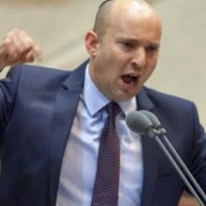 Bennett a&ccedil;tı ağzını yumdu g&ouml;z&uuml;n&uuml;: Vatan haini dediği Netanyahu'nun istifasını istedi!