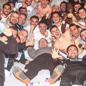 Beşiktaş'tan Kadık&ouml;y'de zafer pozu!