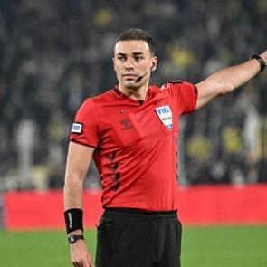 Derbi hakeminden skandal karne! VAR olmadan &ccedil;alamıyor