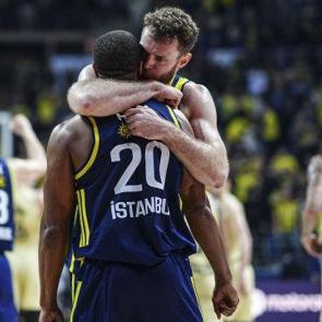 Fenerbah&ccedil;e, Bar&ccedil;a'yı 1 sayıyla devirdi