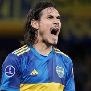 Futbol tarihine adını altın harflerle yazdırdı! Efsane forvet emekli oldu