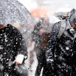 İ&ccedil;işleri Bakanlığından 24 ilimize kuvvetli kar yağışı uyarısı! 20 santimetreyi ge&ccedil;ecek