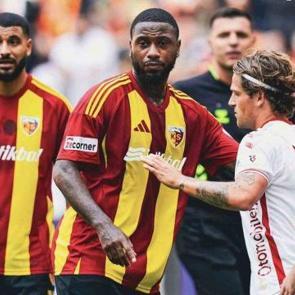 Kayserispor, S&uuml;per Lig'de en fazla kart kart g&ouml;ren 3. takım oldu