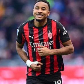 Milan evinde farka koştu! Ma&ccedil; fazlasıyla liderliğe y&uuml;kseldi