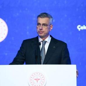 Bakan Memişoğlu'ndan 2025 raporu: 388 milyon randevu ve yerli &uuml;retim hamlesi