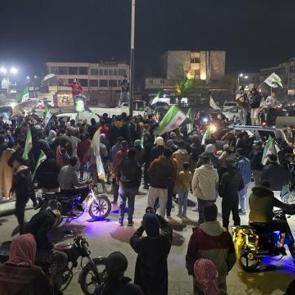 Suriye'de sıcak saatler! PKK/YPG sivilleri vurdu! Halk sokaklara d&ouml;k&uuml;ld&uuml;