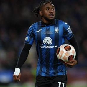 Tam da 'Galatasaray' derken: Lookman sağ g&ouml;sterip sol vurdu