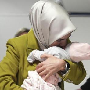 Yurdun d&ouml;rt bir yanında 2026'nın ilk bebekleri d&uuml;nyaya geldi!