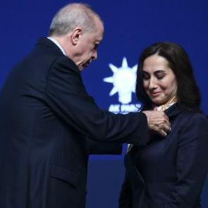 AK Parti'ye katılması CHP'lileri kızdırdı! &Ouml;zlem G&uuml;rzel'den iddialara sert cevap!