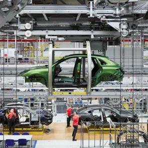 Alman devi Porsche, 173 binden fazla aracı geri &ccedil;ağırıyor