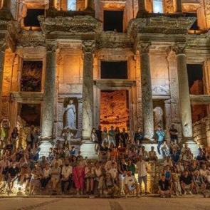 Bakan Ersoy a&ccedil;ıkladı: M&uuml;zeler 2025'te ziyaret&ccedil;i rekoruna koştu