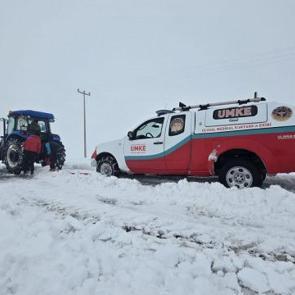 Diyarbakır'da yeni doğum yapan anneyi hastaneye UMKE ekipleri yetiştirdi
