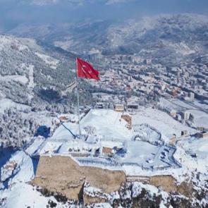 Kartpostallık manzara: Şehzadeler şehri kış g&uuml;zelliğiyle dikkat &ccedil;ekiyor