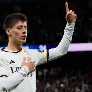 Takımdan ayrılması imkansız deniyordu! Real Madrid Arda G&uuml;ler'i takasta kullanacak