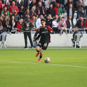 Trabzonspor'dan Fenerbah&ccedil;e'ye transfer &ccedil;alımı: 18'lik kanat geliyor