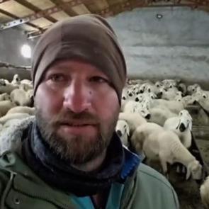 Sivas'a lapa lapa kar yağdı: Değmeyin &ccedil;obanın keyfine