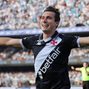 1 ay &ouml;nce diz sakatlığı yaşamıştı! Sol beke Lucas Piton! Raporlar inceleniyor 