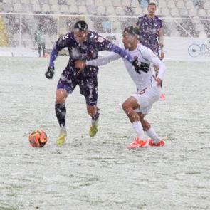 1 yıl &ouml;nce S&uuml;per Lig'deydiler: Ankara'nın karlı havasında bozguna uğradılar