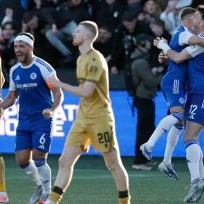 6. Lig takımı son şampiyonu eledi