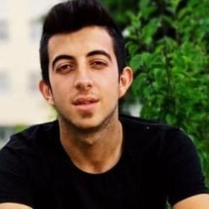 İki otomobil kavşakta &ccedil;arpıştı: 1 &ouml;l&uuml;, 1 yaralı