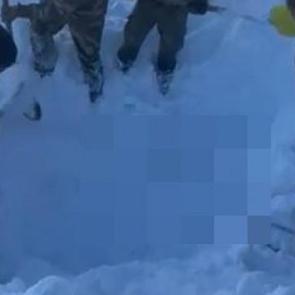 Şırnak'ta kar altında erkek cesedi bulundu