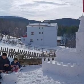 Bakanlık, kardan Kız Kulesi yapan &ccedil;ocukları İstanbul'a davet etti