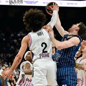 Anadolu Efes evinde 5 sayıyla kaybetti
