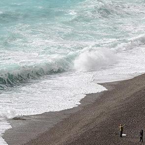 Antalya'da dalgaların boyu 1,5 metreyi buldu!