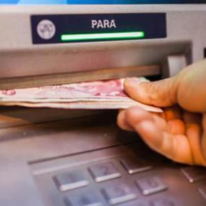 Kart şifrenizi &ccedil;alıyorlar: Saate dikkat! ATM'lerdeki yeni tuzak...