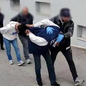 &ldquo;Babamı ziyarete gidiyordum&rdquo; dedi, aracı zehir deposu &ccedil;ıktı