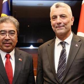 Bakan Bolat, Malezya Yatırım Ticaret ve Sanayi Bakanı Ghani ile g&ouml;r&uuml;şt&uuml;