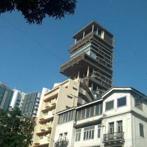 Buralarda kim oturuyor dedirtiyor! İşte fiyatları dudak u&ccedil;uklatan evler...