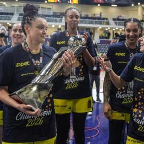 Dev finalde kazanan Fenerbah&ccedil;e! Galatasaray'ı yenerek kupa kazandı