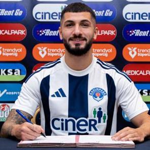 Futbola Londra'da başladı! 1. Lig'den S&uuml;per Lig'e transfer oldu